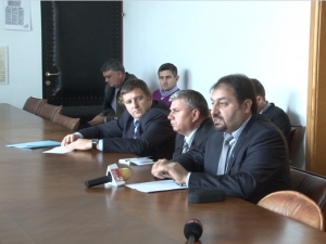 &Icirc;NT&Acirc;LNIRE CU ROM&Acirc;NII DE L&Acirc;NGĂ NOI