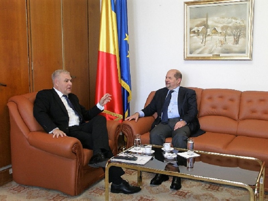 &Icirc;NTREVEDEREA DEPUTATULUI ANGEL T&Icirc;LVĂR CU AMBASADORUL REPUBLICII PORTUGHEZE