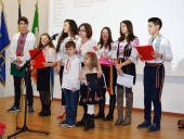 DASCĂLUL CARE PROMOVEAZĂ CULTURA ROM&Acirc;NĂ COPIILOR ROM&Acirc;NI DIN ROMA