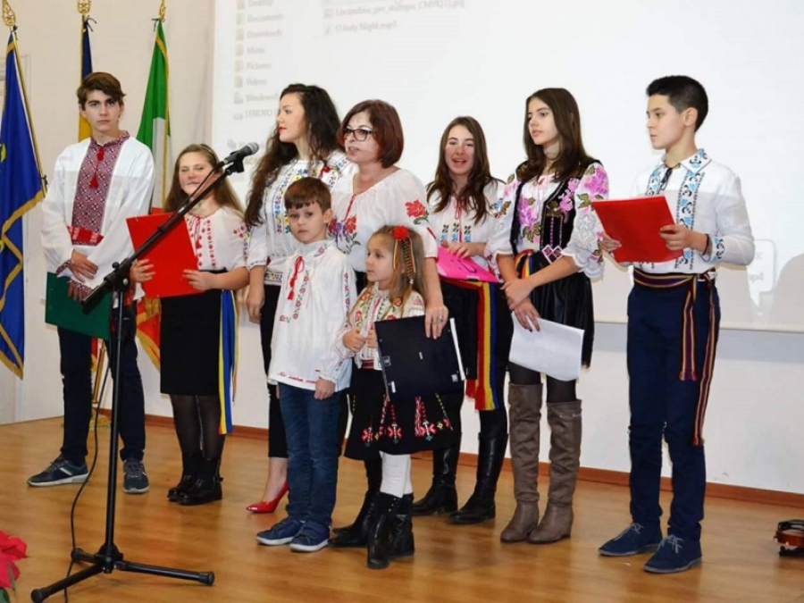 DASCĂLUL CARE PROMOVEAZĂ CULTURA ROM&Acirc;NĂ COPIILOR ROM&Acirc;NI DIN ROMA