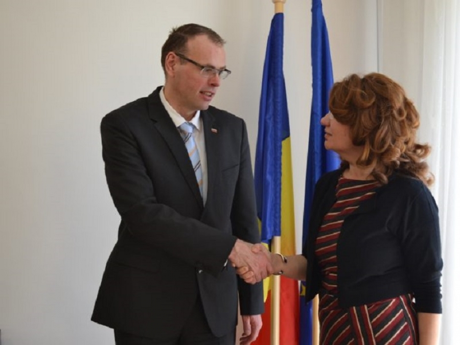 &Icirc;NTREVEDERE CU AMBASADORUL SLOVENIEI