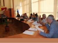 PENTRU ORȘOVENII CARE &Icirc;NGROAȘĂ R&Acirc;NDURILE DIASPOREI: ORAȘUL LOR E PRIZONIERUL UNUI AFACERIST VEROS