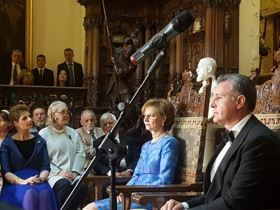 90 DE ANI DE LA URCAREA PE TRONUL ROM&Acirc;NIEI A REGELUI MIHAI