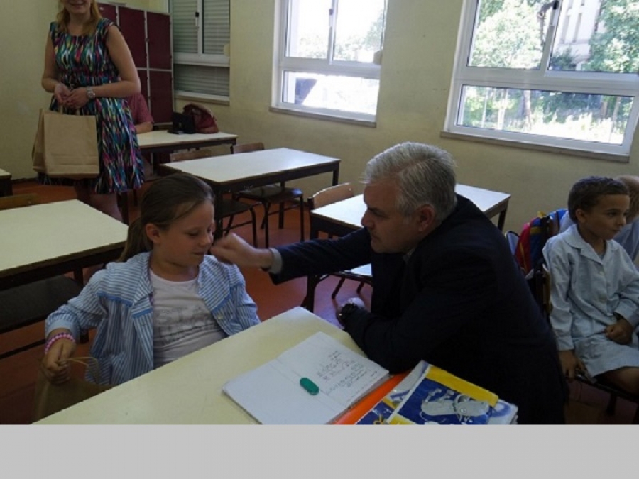 ANGEL T&Icirc;LVĂR, &Icirc;N VIZITĂ LA &bdquo;ȘCOALA ROM&Acirc;NEASCĂ DE S&Acirc;MBĂTĂ&rdquo;, DIN LISABONA