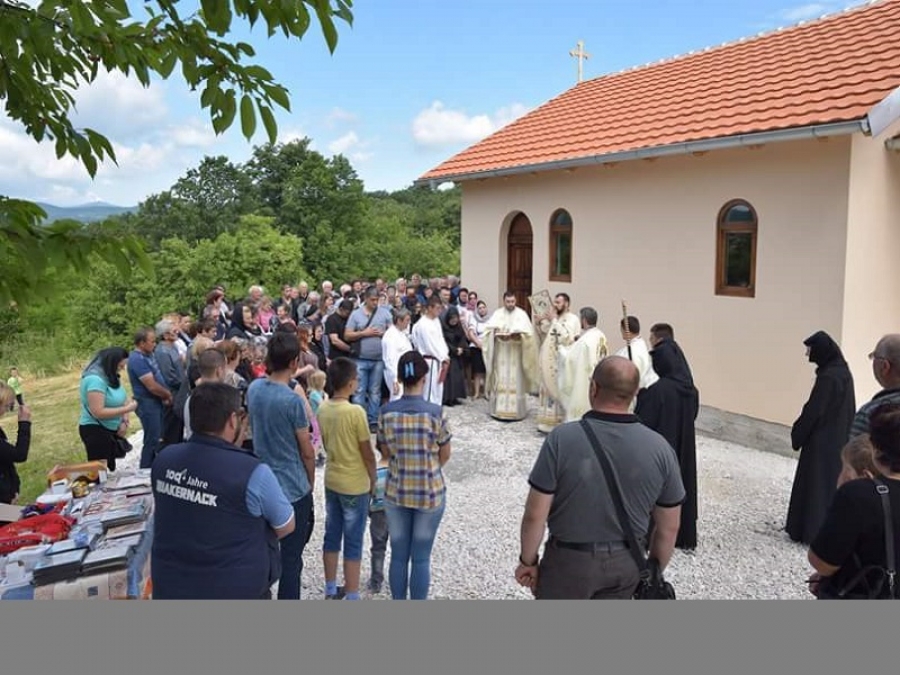 O NOUĂ BISERICĂ ROM&Acirc;NEASCĂ A FOST SFINȚITĂ LA BOR, &Icirc;N VALEA TIMOCULUI