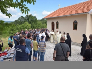 O NOUĂ BISERICĂ ROM&Acirc;NEASCĂ A FOST SFINȚITĂ LA BOR, &Icirc;N VALEA TIMOCULUI