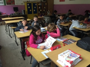 LUMINA VIITORULUI: LA MAJDANPEK SE FAC CURSURI DE LIMBA ROM&Acirc;NĂ
