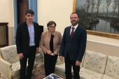 ALĂTURI DE MAMA ROM&Acirc;NCĂ ȘI CEI DOI COPII DIN LAMEZIA-TERME